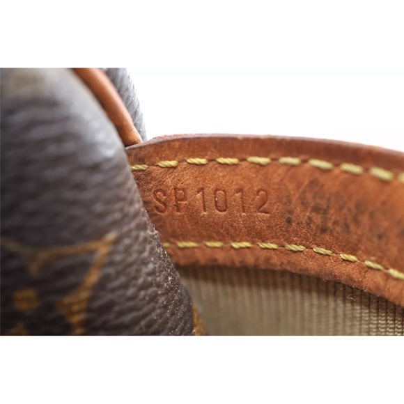 Louis Vuitton Reporter PM Monogram Crossbody Bag - Picture 4 of 16